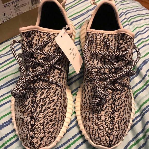 Yeezy Boost 350 Turtle Dove size 7 - Picture 2 of 4